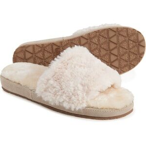 Minnetonka Indoor/Outdoor Cream Cozy Fur Cushioned Slide Slippers